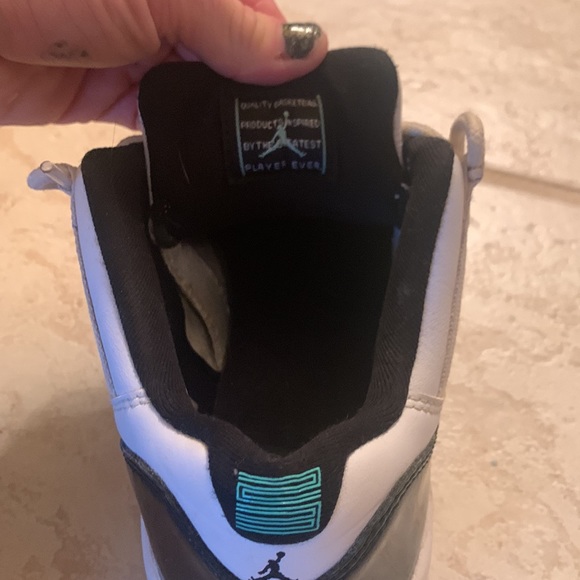 Jordan 11’s low top size 5.5y - Picture 8 of 12